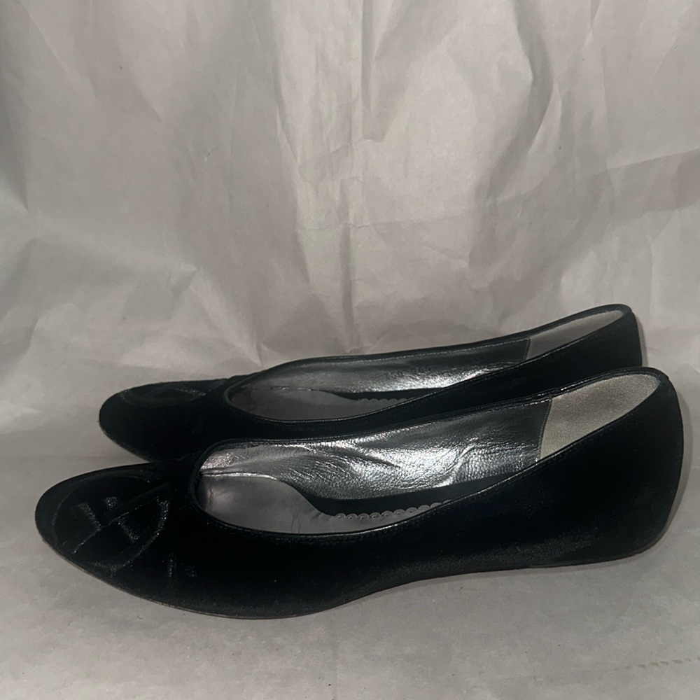GIORGIO ARMANI BLACK VELVET BALLET SHOES. WOMENS SIZE 37.